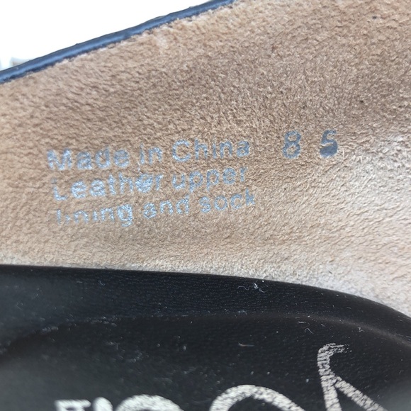 You by Crocs black leather sandals with buckle ankle strap - Picture 7 of 7